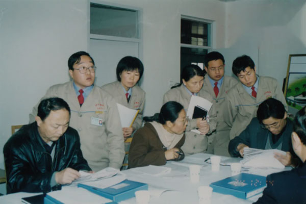 2002年yl23455永利集团凝心聚力学习GMP认证知识