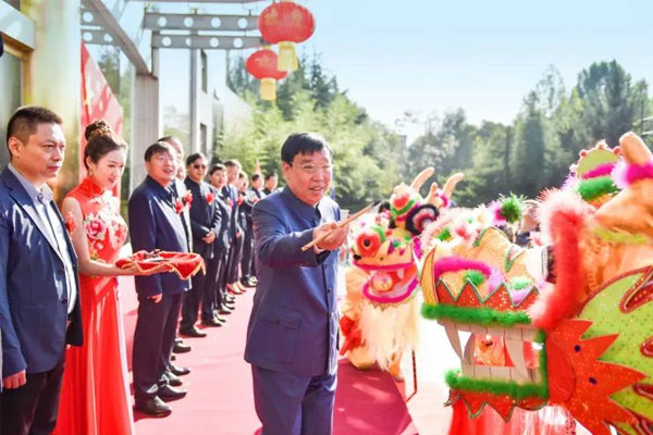 yl23455永利集团成立30周年双庆日“画龙点睛” yl23455永利集团成立30周年双庆日“画龙点睛”