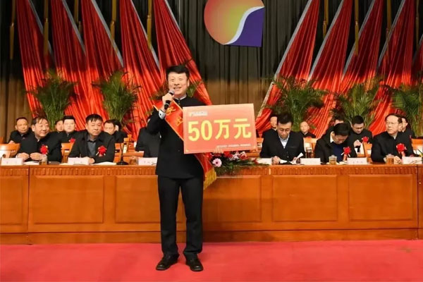 yl23455永利集团中药材胡利峰获“突出贡献奖” yl23455永利集团中药材胡利峰获“突出贡献奖”