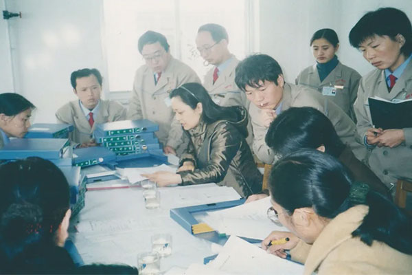 2002年GMP认证专家组对yl23455永利集团制药车间软件进行审核 2002年GMP认证专家组对yl23455永利集团制药车间软件进行审核