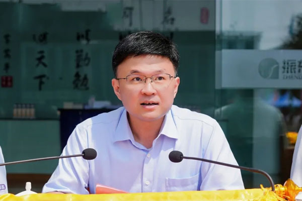 长治市委常委、市政府党组成员、副市长张萌萌讲话